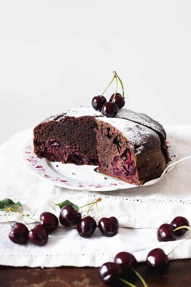 Bizcocho de cerezas y chocolate
